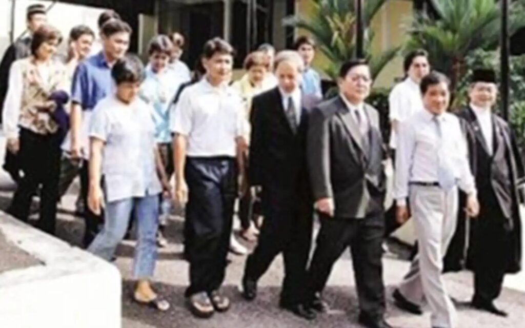 Our Founder, Datuk Koo Chin Nam Datuk Koo Chin Nam, far right in robe and songkok, leaving the Syariah High Court in Seremban in 2006